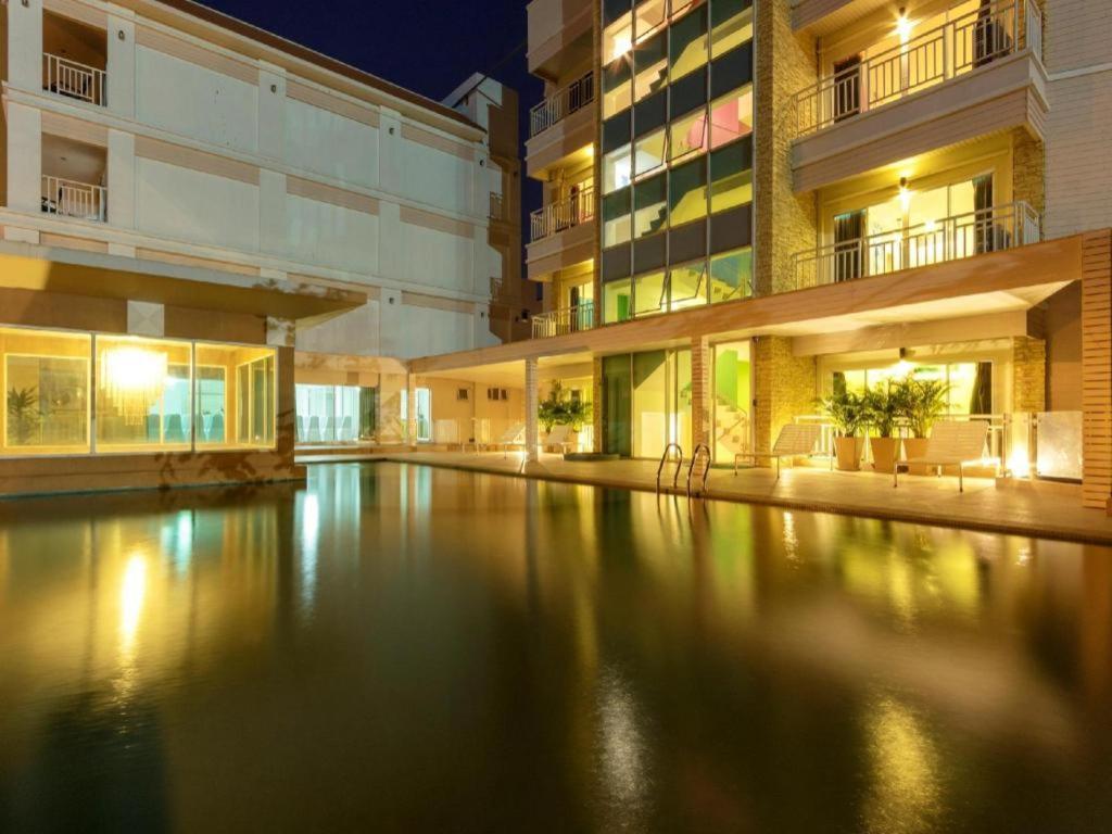 Nana Chat Bangsaen Hotel Si Racha Zewnętrze zdjęcie