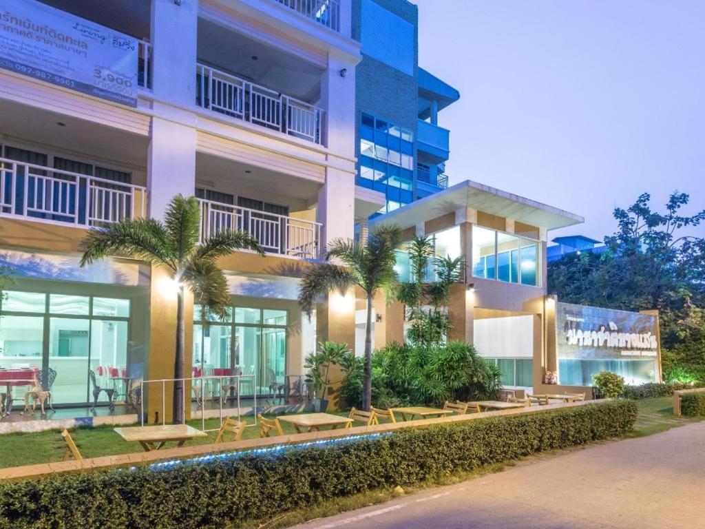 Nana Chat Bangsaen Hotel Si Racha Zewnętrze zdjęcie