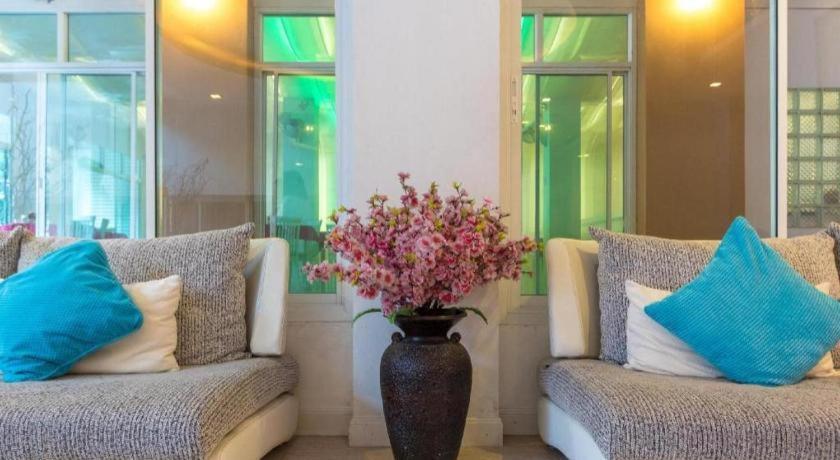 Nana Chat Bangsaen Hotel Si Racha Zewnętrze zdjęcie
