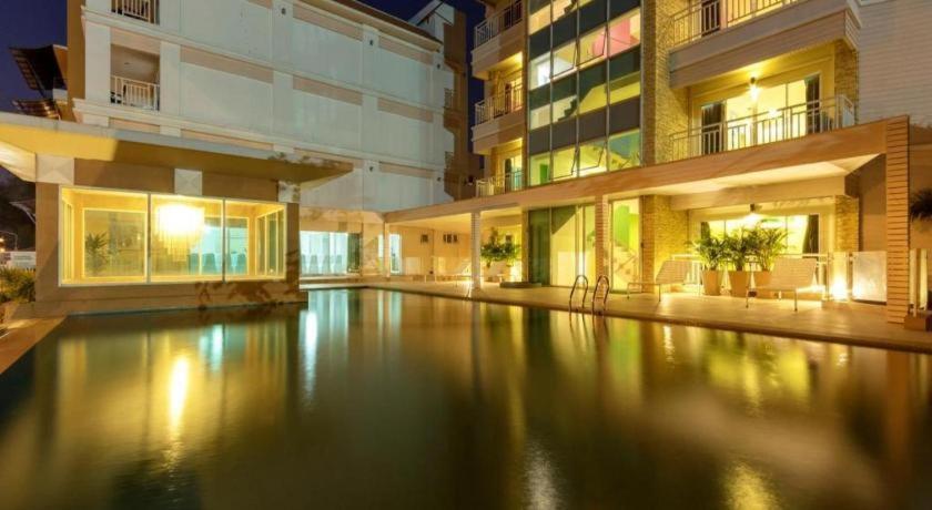 Nana Chat Bangsaen Hotel Si Racha Zewnętrze zdjęcie