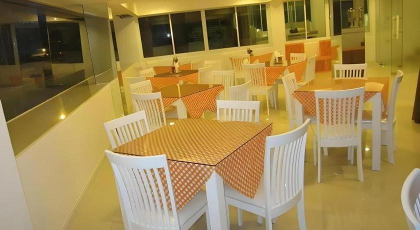 Nana Chat Bangsaen Hotel Si Racha Zewnętrze zdjęcie